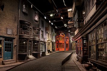 Now You Can Visit The Real-Life Diagon Alley In Google Maps Taverna Medieval, Harry Potter Experience, Warner Brothers Studio Tour, Warner Bros Studio Tour London, Harry Potter London, Harry Potter Diagon Alley, Harry Potter Tour, Harry Potter Studio Tour, Warner Bros Studio Tour