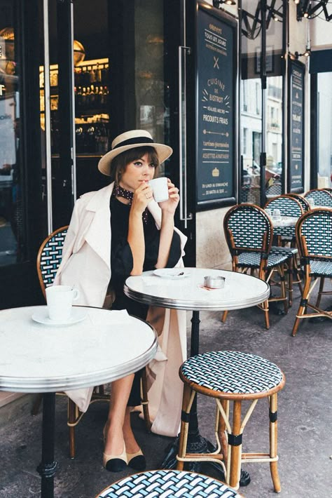 Career Girl Daily, Jenny Cipoletti, Outfit Elegantes, Restaurants In Paris, Style Parisienne, Parisienne Chic, Career Girl, Moda Paris, Paris Mode