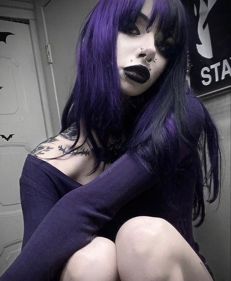 Purple Goth Hair, Goth Hair Dye, Purple Hair Goth, Goth Hair Color, Purple Hair Icon, Goth Hair Color Ideas, Purple Bangs, Eah Characters, Black And Purple Hair