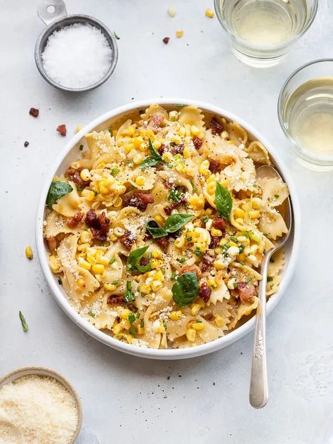 This easy-to-make, kid-friendly summer corn and pancetta pasta recipe is perfect for summer nights when you don't feel much like cooking! #cornpasta #summerpasta #cornandpancettapasta #easysummerdinners Corn And Ricotta Pasta, Summer Corn Pasta Recipes, Sweet Corn Pasta Recipes, Corn And Bacon Pasta, Bacon Corn Pasta, Corn Recipes Main Dish, End Of Summer Food, Sweet Corn Pasta, Summer Dinners For Kids