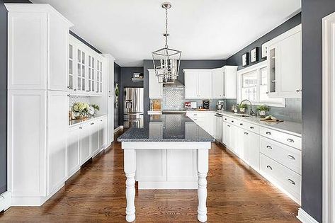 Space Needed for a Kitchen Island White Classic Kitchen, Island In Kitchen, Kitchen Renos, Kitchen With An Island, Traditional Kitchen Island, Gallery Kitchen, Kitchen Design Gallery, Kitchen With Island, Kitchen Magic