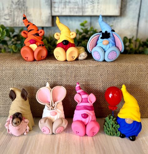 Clay Projects Kids, Pooh Decor, Winnie The Pooh Decor, Easy Polymer Clay, Polymer Clay Flower Jewelry, Air Dry Clay Projects, Winnie The Pooh Friends, Christopher Robin, Polymer Clay Animals