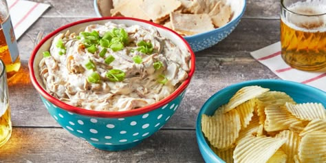 Leftover Thanksgiving Sandwich, Super Bowl Dips, Hot Corn Dip, Onion Dip Recipe, Caramelized Onion Dip, Party Dip Recipes, Party Dip, Party Snack Food, Onion Dip