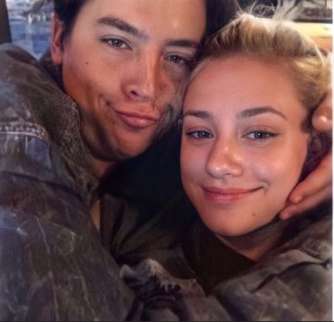 Cole Sprouse Funny, Lili Reinhart And Cole Sprouse, Riverdale Cw, Bughead Riverdale, Dylan And Cole, Lili Reinhart, Tom Kaulitz, Cole Sprouse, Fav Celebs