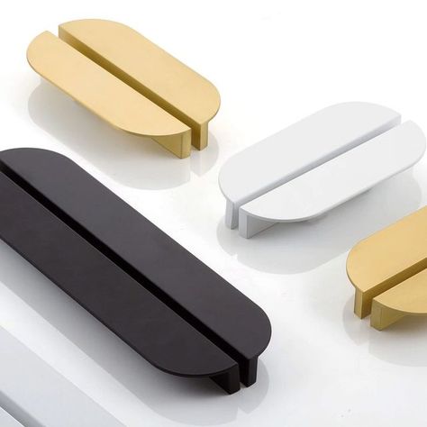 Handle Supply Co. on Instagram: "The Ova handle range is anything but ordinary. A stylish, yet classic handle design available in 2 sizes and 3 colour finishes. #handlesupplyco" Circle Handle, Elongated Oval, Stainless Steel Cabinets, Kitchen Cabinet Handles, Cabinet Handle, Stunning Kitchens, Handle Cabinet, Wardrobe Doors, Appliance Pull