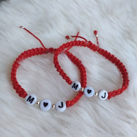 Couples Bracelets Ideas, Bracelets For Your Boyfriend, Cute Bracelet For Boyfriend, Cute Bracelets For Boyfriend, Cute Diy Bracelets For Boyfriend, Bracelet Couple Ideas, Matching Bracelet Ideas For Couples, Diy Bracelet For Boyfriend, Bracelets To Make For Your Boyfriend