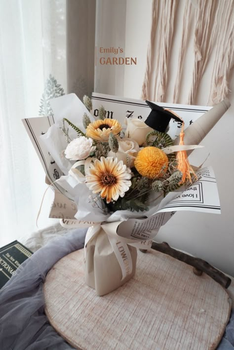 Grad Flowers Bouquet, Graduation Hampers, Graduation Arrangements, Grad Flowers, Graduation Flowers Bouquet, Graduation Flower Bouquet, Bouquet Graduation, Bucket Flower, Graduation Cards Handmade