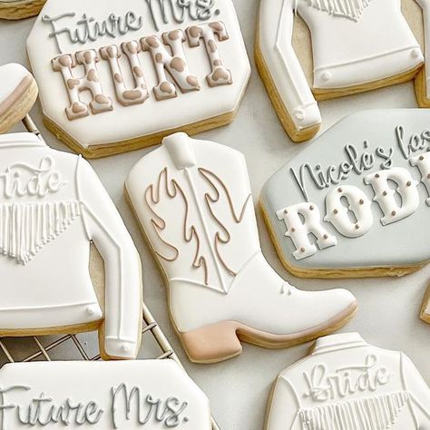 Dessert Bachelorette Party, Cowboy Sugar Cookies Decorated, Western Wedding Cookies Decorated, Nashville Cookies, Last Rodeo Bachelorette Party Cookies, Cowgirl Bridal Shower Cookies, Last Rodeo Bachelorette Cookies, Cowgirl Bachelorette Cookies, Western Themed Cookies