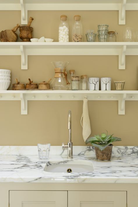 Kitchen sink with shelves and peg rail above Cream Kitchen Ideas, Shaker Kitchen Design, Shaker Pegs, Modern Outdoor Kitchen, Rustic Country Kitchens, Cream Kitchen, Country Kitchen Designs, Shaker Kitchen Cabinets, Shaker Style Kitchens