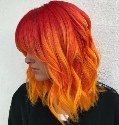 Two Tone Hair Color Ideas, Two Tone Hair Color, Red Orange Hair, Cheveux Oranges, Yellow Hair Color, Two Tone Hair, Hair Colour Design, Hair Color Orange, Rave Hair