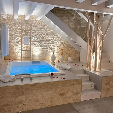 Jacuzzi Hotel, Spa Design Interior, Jacuzzi Room, Spa Style Bathroom, Mountain Dream Homes, Indoor Jacuzzi, Home Spa Room, Indoor Hot Tub, Hot Tub Room