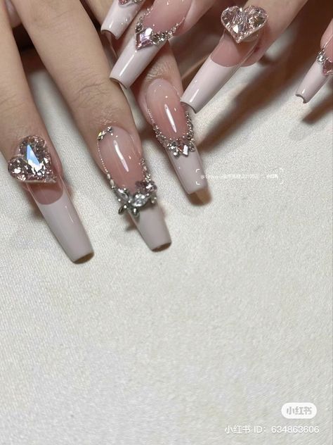 Aesthetic Nail Design, Neutral Nail Art Designs, Rave Nails, Grey Acrylic Nails, Aqua Nails, Nail 2023, Aesthetic Nail, Beauty Hacks Nails, Hello Nails