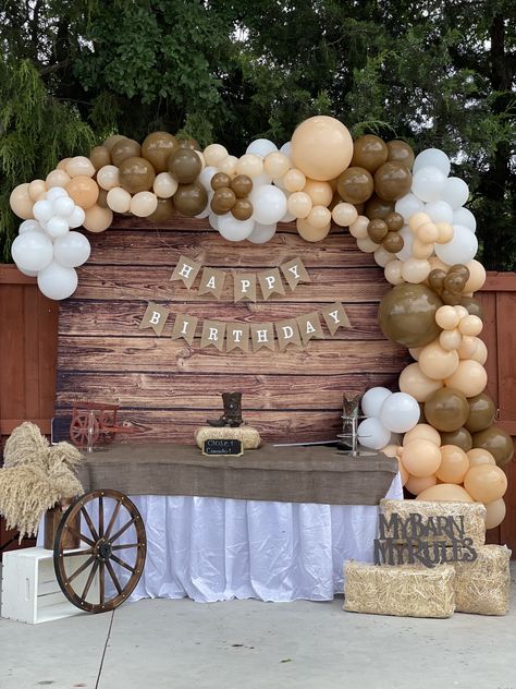 Charro Party Ideas, Western Theme Party Decorating Ideas, Western Table Decorations, Country Birthday Party, Cowboy Themed Birthday Party, Mexican Theme Party Decorations, Cowboy Theme Party, Western Birthday Party, Wild West Party