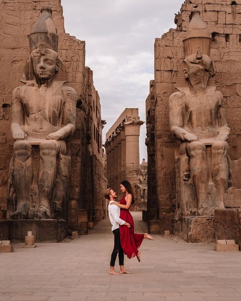 travel couple Best Vacations For Couples, Luxor Temple, Best Vacation Spots, Visit Thailand, Couples Vacation, Luxor Egypt, Belize Travel, Visit Egypt, Romantic Vacations