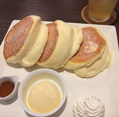 How To Make Fluffy #pancakes #Pancakes . . . #desserts #desserttable #dessertmasters #recipes #recipeoftheday #japanesepancake #foodiegram #foodie #pancakes Japanese Fluffy Pancakes, Japanese Pancake Recipe, Japanese Pancake, Bakery Foods, Fluffy Pancakes, Banana Pancakes, Food Blogs, Cafe Food, Healthy Dessert