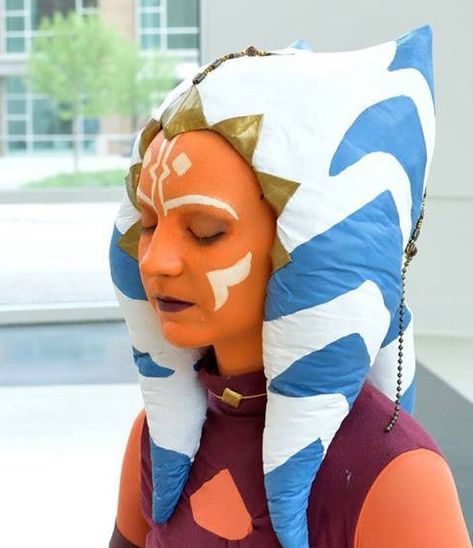 suggestions open — How the heck did I make that Ahsoka Tano... How To Make Ahsoka Tano Headpiece, Ahsoka Tano Costume, Ahsoka Tano Cosplay, Disfraz Star Wars, Learning To Sew, Ashoka Tano, Star Wars Diy, Headpiece Diy, Star Wars Costumes