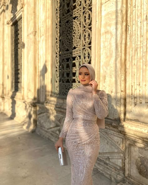 Party Long Sleeve Dress, Stunning Dresses Elegant, Dresses To Wear To A Wedding Hijab, Hijab Dresses Soiree, Simple Soiree Dresses, Dantel Dress, Hijabi Soiree, Simple Engagement Dress, Dress With Hijab