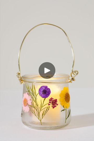 DIY Pressed flower lantern | DIY Pressed flower lanterns🌸 #kippiathome #pressedflowers #flowers | By Kippi at HomeFacebook Pressed Flower Lanterns, Flower Lantern, Lantern Diy, Diy Lanterns, Craft Classes, Pressed Flower, Pressed Flowers, Lanterns, At Home