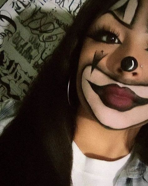 Makeup Ideas Hollowen, Cholla Makeup, Chicano Makeup Halloween, Clowns Makeup Cute, Chicano Halloween Makeup, Smile Now Cry Later Makeup Halloween, Clown Make Up Woman, Chola Clown Costume, Clown Makeup Latina