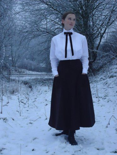 Swedish Edwardian Teacher style - love the neck tie. Note this is a modern picture of a woman wearing vintage clothes Edwardian Fashion Modern, Edwardian Fashion Plates, Fan Skirt, Librarian Style, Women In Tie, Swedish Women, Modern Skirt, Swedish Fashion, 20th Century Fashion