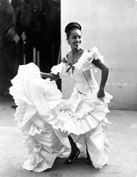 Typical cuban dress Cuban Dress, Cuban Outfit, Cuba Culture, Eve Arnold, Cuba Fashion, Cuban Women, Vintage Cuba, Caribbean Fashion, Cuban Culture