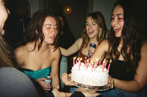 Disposable Film Camera, Film Pictures, Female Friendship, Girls Together, Disposable Camera, Birthday Pictures, Best Friend Goals, Dancing Queen, Friend Photoshoot