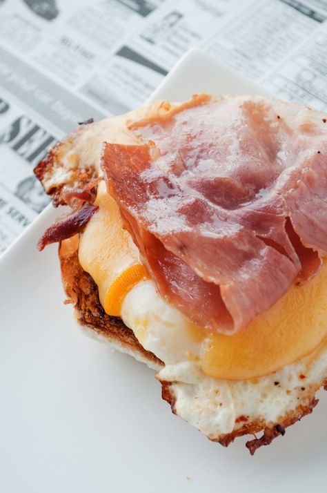 Prosciutto & Smoked Gouda Egg Sandwich Egg Sandwich, Huevos Fritos, Smoked Gouda, Egg Sandwiches, What's For Breakfast, Breakfast Time, Fabulous Foods, Breakfast Sandwich, Breakfast Dishes