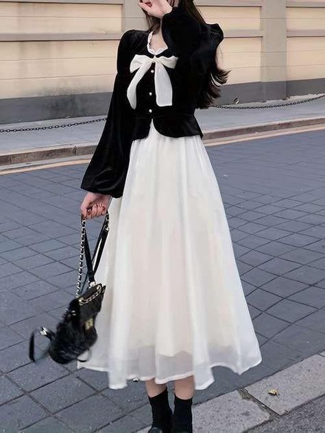 Sunday Dress Outfit, Velvet Shirts, Black Velvet Shirt, Simple Long Dress, Simple Frock Design, Simple Frocks, Fashion Top Outfits, Modest Dresses Casual, Elegant Dresses Classy