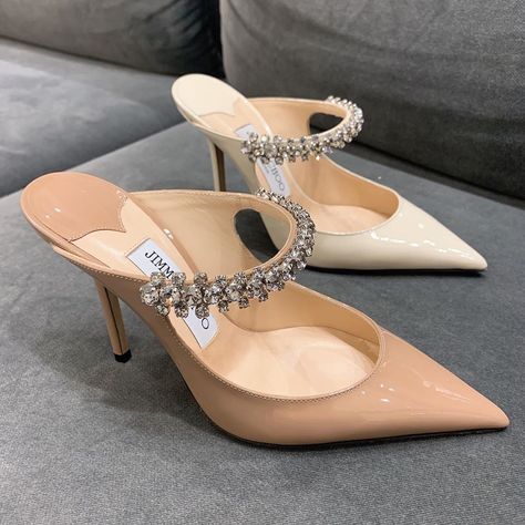 Jimmy Choo Kitten Heels, Jimmy Choo Mules, Heels Business, Graduation Heels, Beige Mules, Heels Jimmy Choo, Woman Heels, Jimmy Choo Bing, Ballet Heels