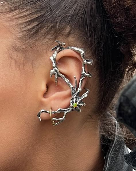 Helmet Cyberpunk, Woodland Nymph, Earring Cuff, Futuristic Helmet, Sculptural Fashion, Fairycore Grunge, Ear Accessories, Earring Inspo, Silver Linings