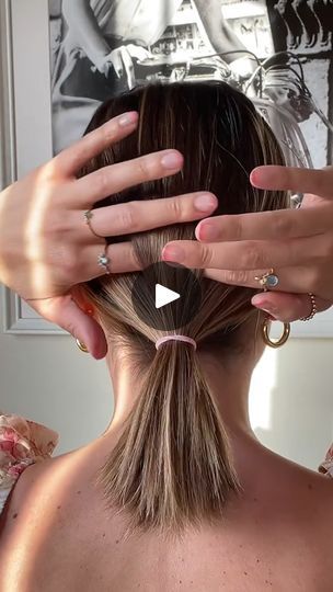 Do's and Don'ts when using a claw clip for your hair! | Do's and Don'ts when using a claw clip for your hair! | By MetDaan HairstylesFacebook How To Put Hair In Claw Clip Short Hair, How To Wear A Claw Clip In Short Hair, Banana Clip Short Hair, How To Wear A Hair Claw Clip, Hair Styles With Claw Clip, Short Hair Claw Clip Hairstyles, Using A Claw Clip, Hair Clip Updo, Short Hair Claw Clip