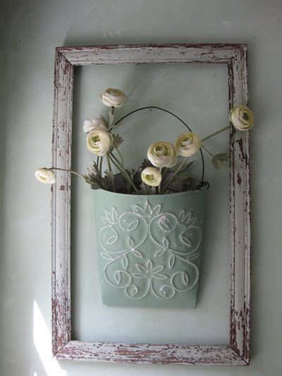 18 DIY Shabby Chic Home Decorating Ideas on a Budget Camera Shabby Chic, Frame With Flowers, Shabby Chic Decor Diy, Diy Shabby Chic, Shabby Chic Decorating, Decoration Shabby, Shabby Chic Room, Diy Budget, Shabby Chic Living