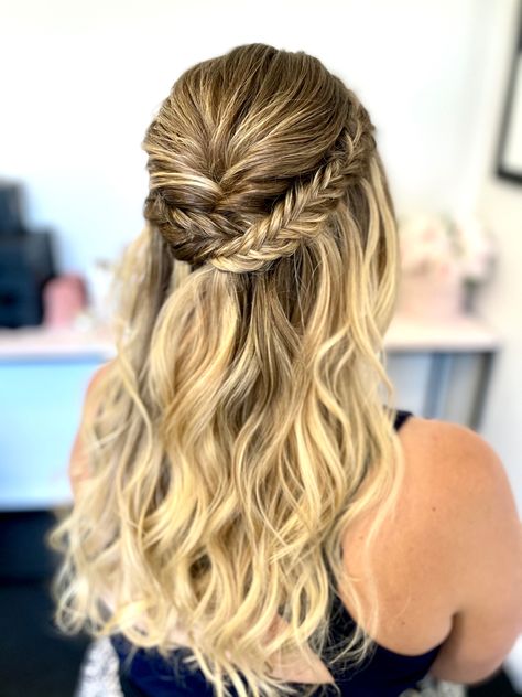 Fishtail Crown Braid Half Up, Fishtail Hairstyles Wedding, Fishtail Half Up, Fish Tail Half Up, Fishtail Updo Wedding, Fishtail Half Up Half Down Wedding, Half Up Do, Fishtail Plait, Crown Hairstyle