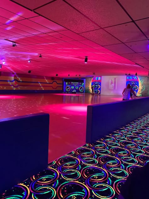 Indoor Roller Skating Rink, Roller Skating Background, 80s Skating Rink, Roller Skating Aesthetic 80s, Roller Skating Rink Aesthetic, Roller Rink Aesthetic, 80s Roller Rink, Roller Skate Rink, Arcadecore Aesthetic