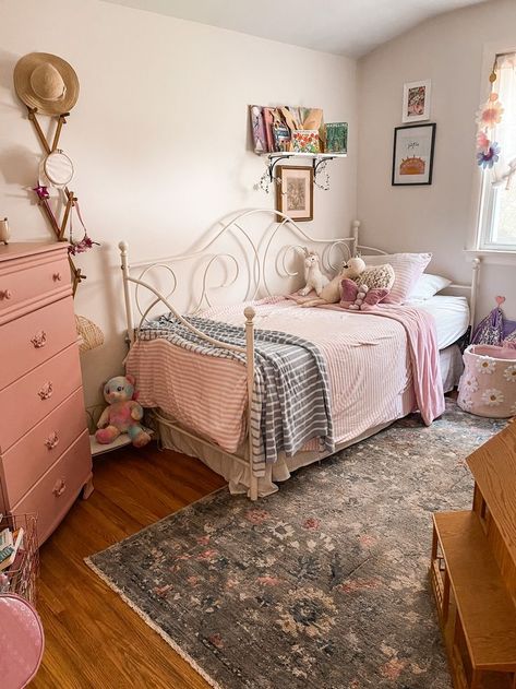 Shared girls bedroom update. Daybed for a girls bedroom. Girls bedroom update. Shared girls bedroom. Girls Daybed Room Ideas, Girls Daybed Room, Girls Daybed, Daybed Room, Girls Bedroom Makeover, Shared Girls Bedroom, Bedroom Updates, Girly Room, Big Girl Rooms