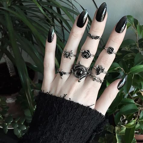 Idda Van Munster, Goth Ring, Witchy Nails, Nails Rings, Grunge Jewelry, Edgy Jewelry, Goth Jewelry, Nail Ring, Piercings Jewelry