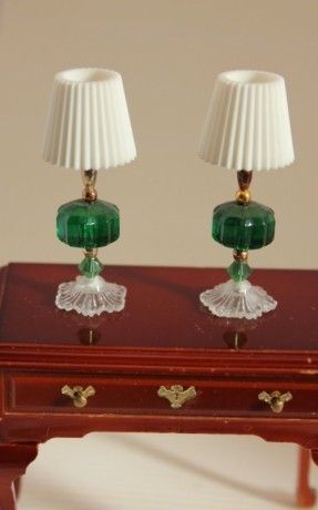 Miniature Lampshade, Green Toothpaste, Dollhouse Table, Diy Lamps, Miniature Table, Dollhouse Tutorials, Doll Furniture Diy, Fairy Furniture, Mini Doll House