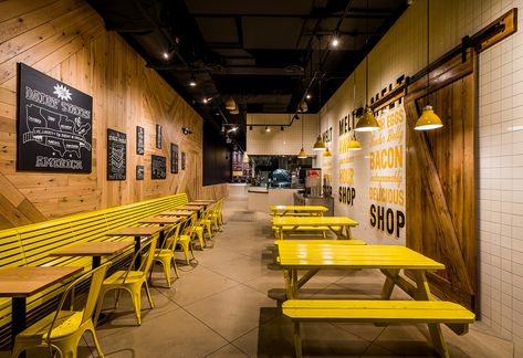 Small Restaurant Design Ideas, Restaurant Design Ideas, Rooftop Restaurant Design, Resturant Design, Small Restaurant Design, Restaurant Design Inspiration, Desain Pantry, Doner Kebab, Small Restaurant