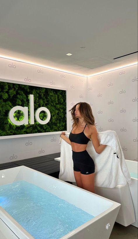 Alo Yoga Outfit, Beauty Therapy Room, Gym Fits, Balanced Lifestyle, Workout Aesthetic, Yoga Gym, Yoga Lifestyle, Billionaire Lifestyle, Happy Lifestyle