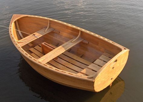 Iain Oughtred's design dinghy Auk - Boat Design Net Gallery Wooden Boats For Sale, Wooden Boat Kits, Wood Boat Building, Model Boat Plans, Plywood Boat, Make A Boat, Wooden Sailboat, Wooden Boat Building, Build Your Own Boat