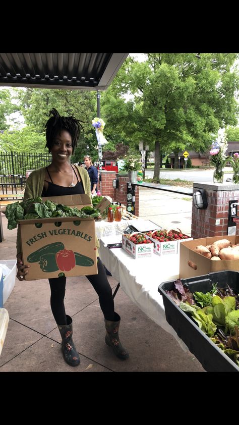 Young black female farmer incorporates a social cause into what she does on the land.  @sagaresseed IG Black Farmers Market, Black Women Farmers, Rich Farmer Aesthetic, Black Women Gardeners, Black Farmer Girl, Black Gardener Aesthetic, Black Farmer Girl Aesthetic, Black Farmer Aesthetic, Black Futurism