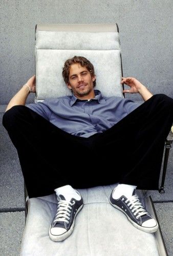 Love when he wears chucks! To Fast To Furious, Paul Walker Tribute, Paul Walker Pictures, Rip Paul Walker, Paul Walker Photos, Paul Walker, Fast And Furious, A Man, Actors