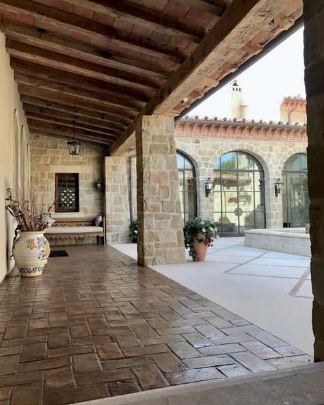 Santa Celia, Tuscan Courtyard, Courtyard Home, Spanish Home Decor, Hacienda Style Homes, Courtyard Entry, Luxury Houses Mansions, Luxury Door, Front Gate