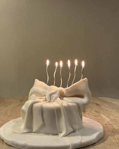 bow cake, birthday cake, cute, classy, different cake ideas, cool candles, white cake Different Cake Ideas, Birthday Cake Classy, Curvy Candles, Curved Candles, Cool Candles, Classy Birthday, Bow Cake, Cake Cute, Candles White