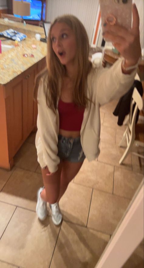 Preppy Girls Pfp, Mirror Selfie Preppy, Preppy Mirror Selfie, Girl Pfp Blonde, White Girl Pfp, Preppy Pfp Tiktok, Preppy Selfies, Blonde Girl Mirror, Preppy Selfie