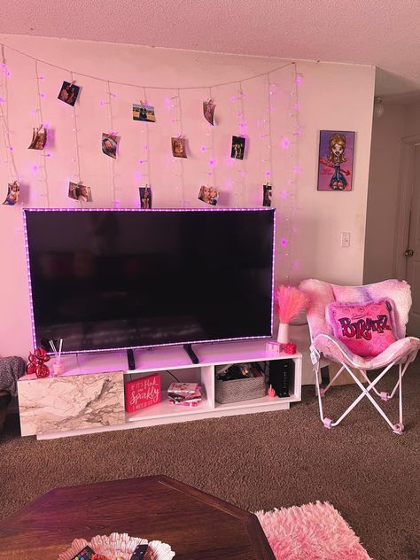 Bratz Aesthetic Decor, Bratz Aesthetic Room Decor, Bratz Themed Bedroom, Bratz Bedroom Aesthetic, Bratz Room Aesthetic, Bratz Inspired Bedroom, Bratz Decor, Bratz Room Decor, Bratz Bedroom