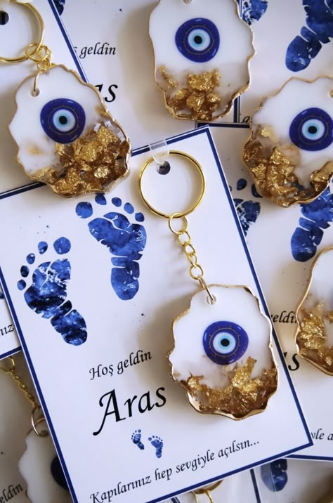 Evil Eye Painting, Evil Eye Jewelry Bracelet, Recuerdos Primera Comunion Ideas, Baby Souvenir, Resin And Wood Diy, Unique Baby Shower Favors, Keychain Resin, Resin Crafts Tutorial, Baby Favors