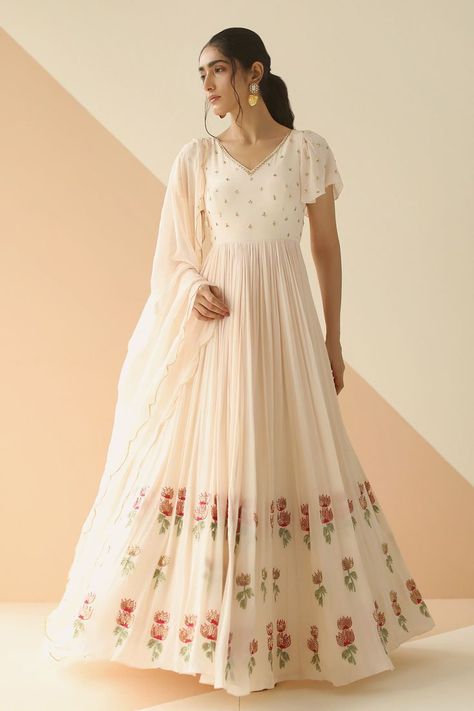 Buy off-white half #kali #anarkali with #embroidery in #resham, cutdana and salli work by #Ease at #Aza #Fashions Shop online now at #Azafashions.com Call +91 99870 70743 or email contactus@azafashions.com for enquiries. White Anarkali Dress, V Neck Anarkali, Plain Kurti Designs, Anarkali With Dupatta, White Anarkali, Gown With Dupatta, Embroidered Anarkali, Anarkali Dress Pattern, Fancy Sarees Party Wear