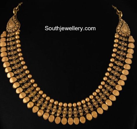 22 carat gold antique finish plain necklace by Vummidi Bangaru Jewellers. plain gold necklace designs, light weight gold necklace models, Indian jewellery designs, traditional gold necklace models Gold Necklace Models, Plain Gold Necklace, Light Weight Gold Necklace, Traditional Gold Necklace, Vummidi Bangaru Jewellers, Plain Necklace, Antique Necklace Gold, Antique Gold Necklace, Necklace Photo