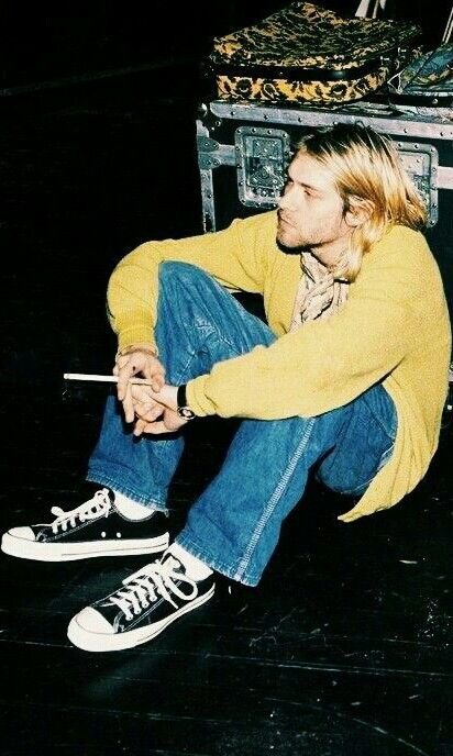 Kurt Cobain Fashion, Kurt Cobain Outfit, Kurt Cobain Style, Kurt Cobain Photos, Donald Cobain, Nirvana Kurt Cobain, Sketchbook Inspo, Nirvana Kurt, Coban